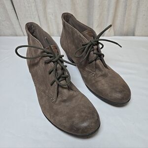 Rockport Ladies Lace Up Bootie Distressed Dark Tan Leather Size 8.5